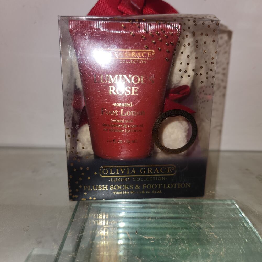 NIP Olivia Grace Luxury Collection Plush Socks, Foot Lotion
